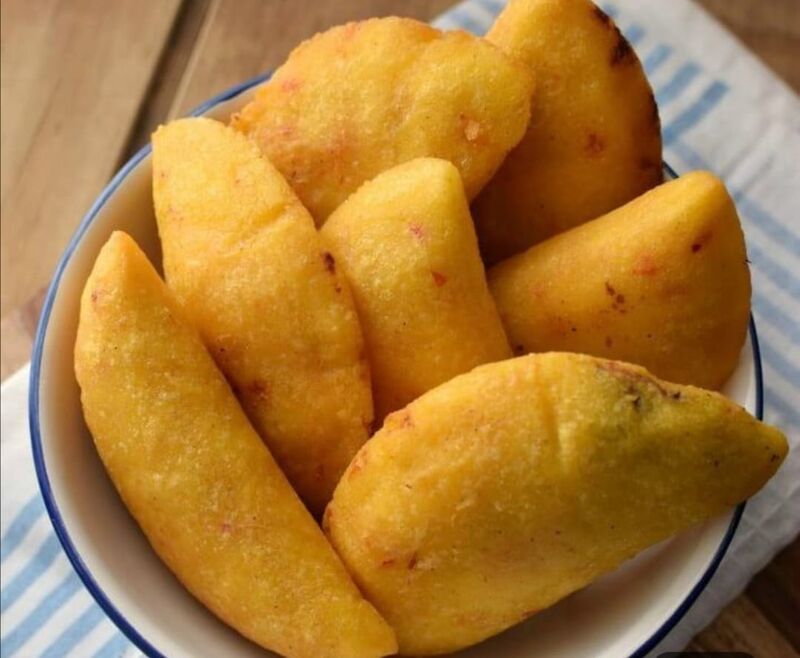 Riquísimas , caseras e internacional. EMPANADA DE MAÍZ, rellenas de carne, pollo, atún... el limite es tu imaginación.