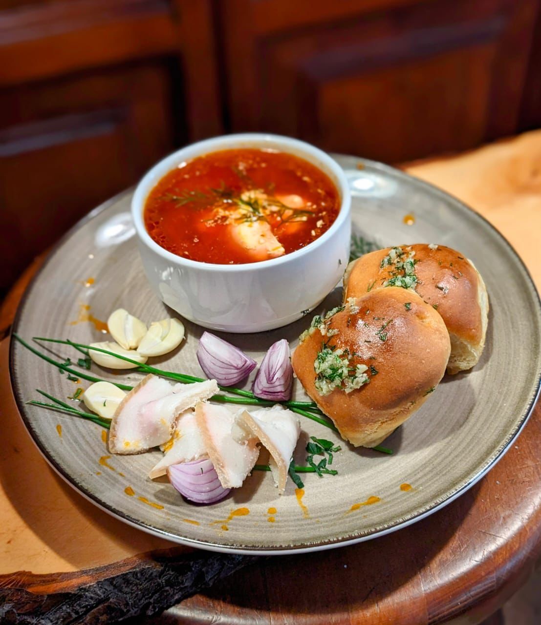 Boršč se slaným koblížkem 