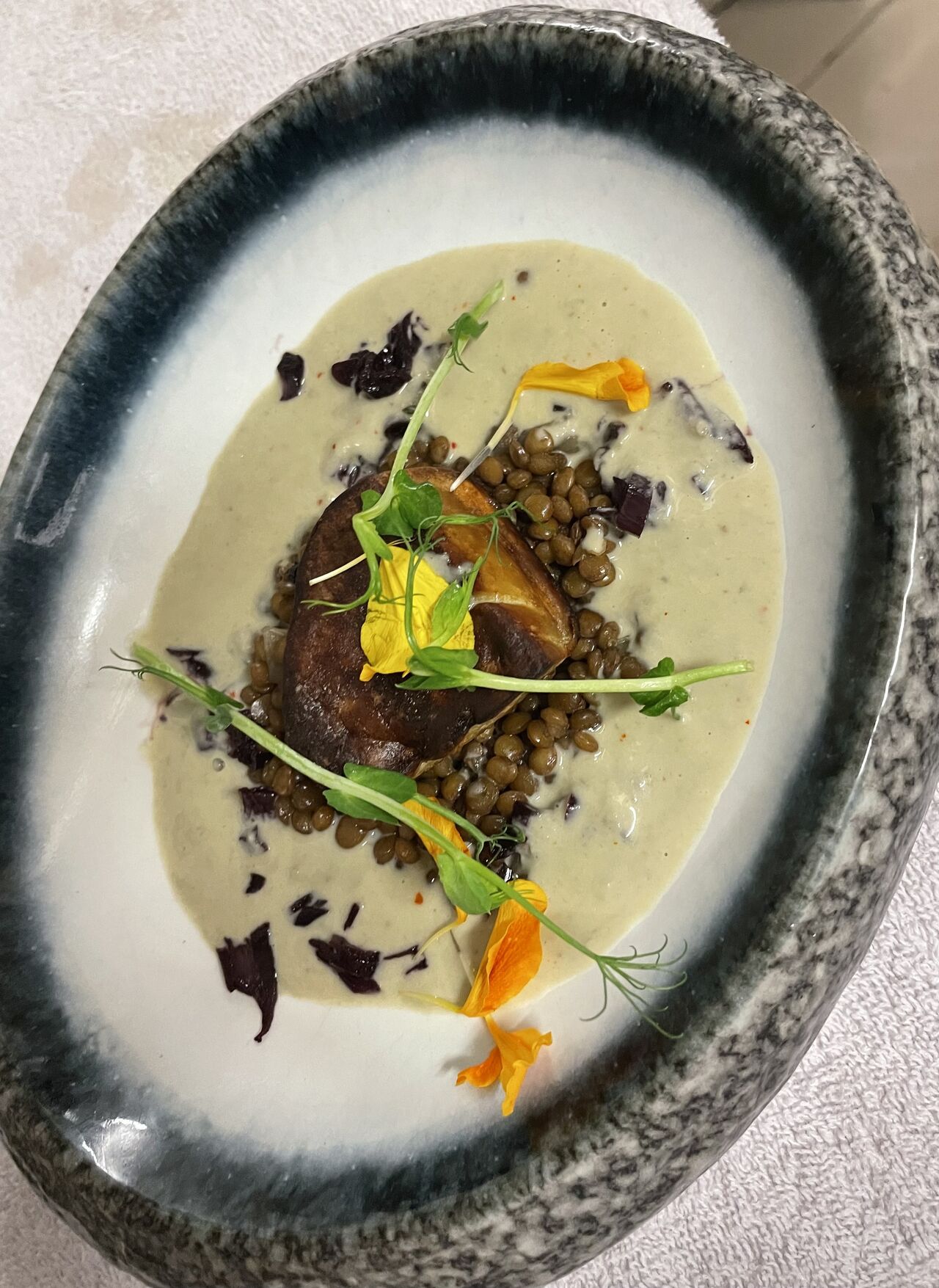 Crème d’huître, lentilles et foie gras poêlé