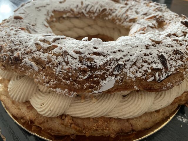 Paris-brest
Pâte à choux
Mousseline pralinée
Praliné maison (50/50 amandes/ noisettes)
Noisettes torréfiées 