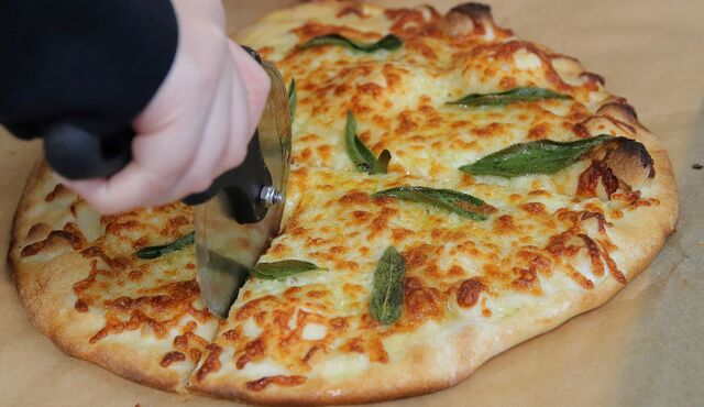 Mal was anderes ... unsere Pizza Bianca mit Salbei