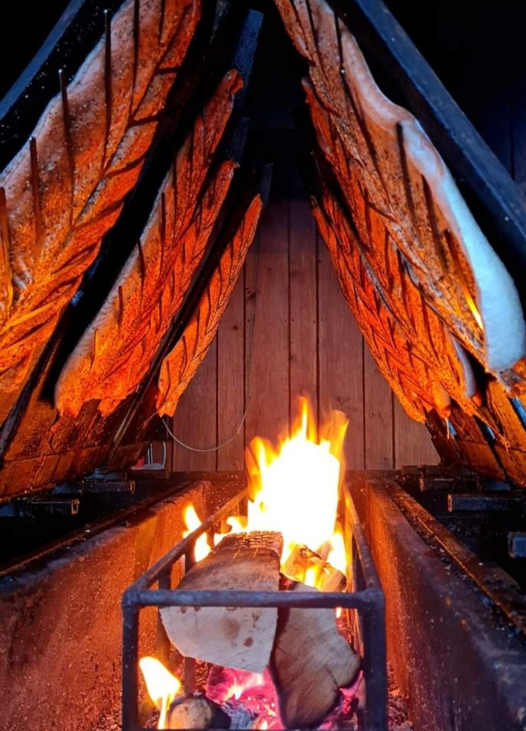 saumon cuit au feu de bois