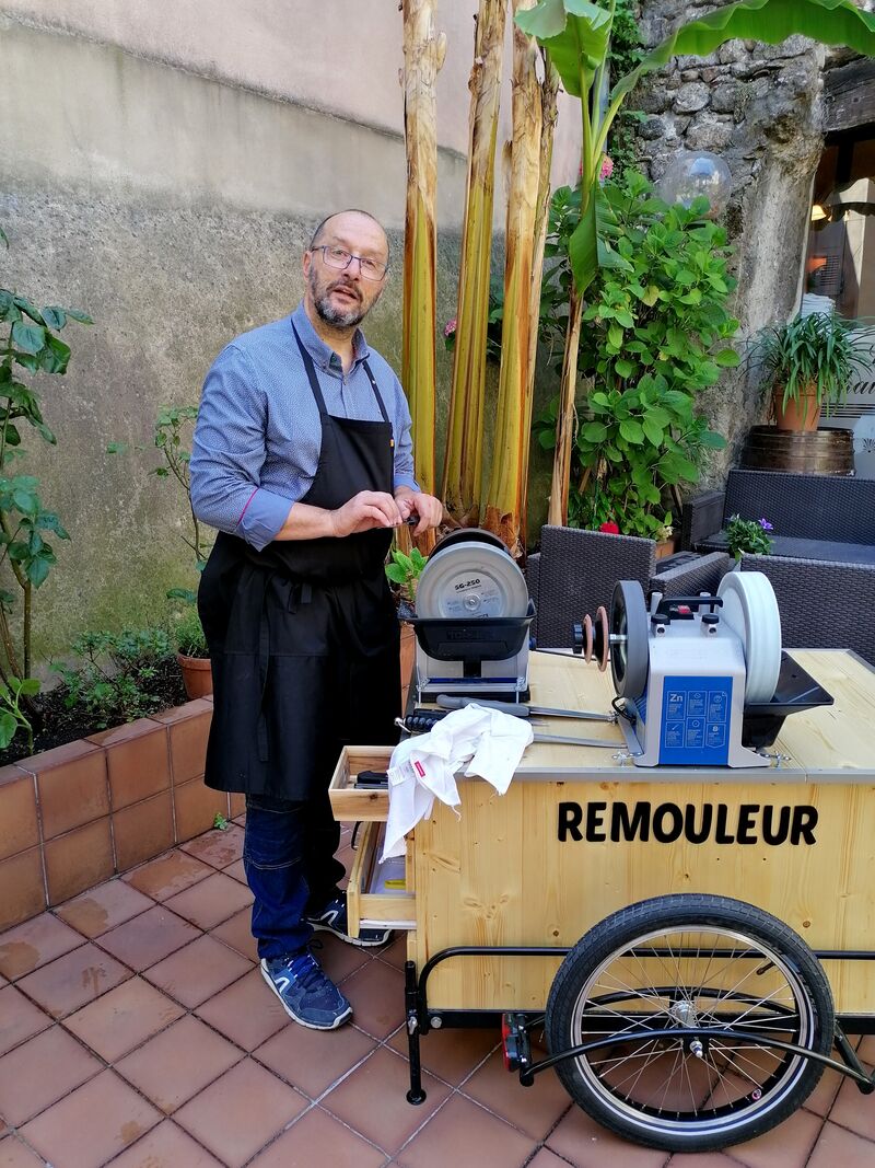 Je suis en service chez un restaurateur 
