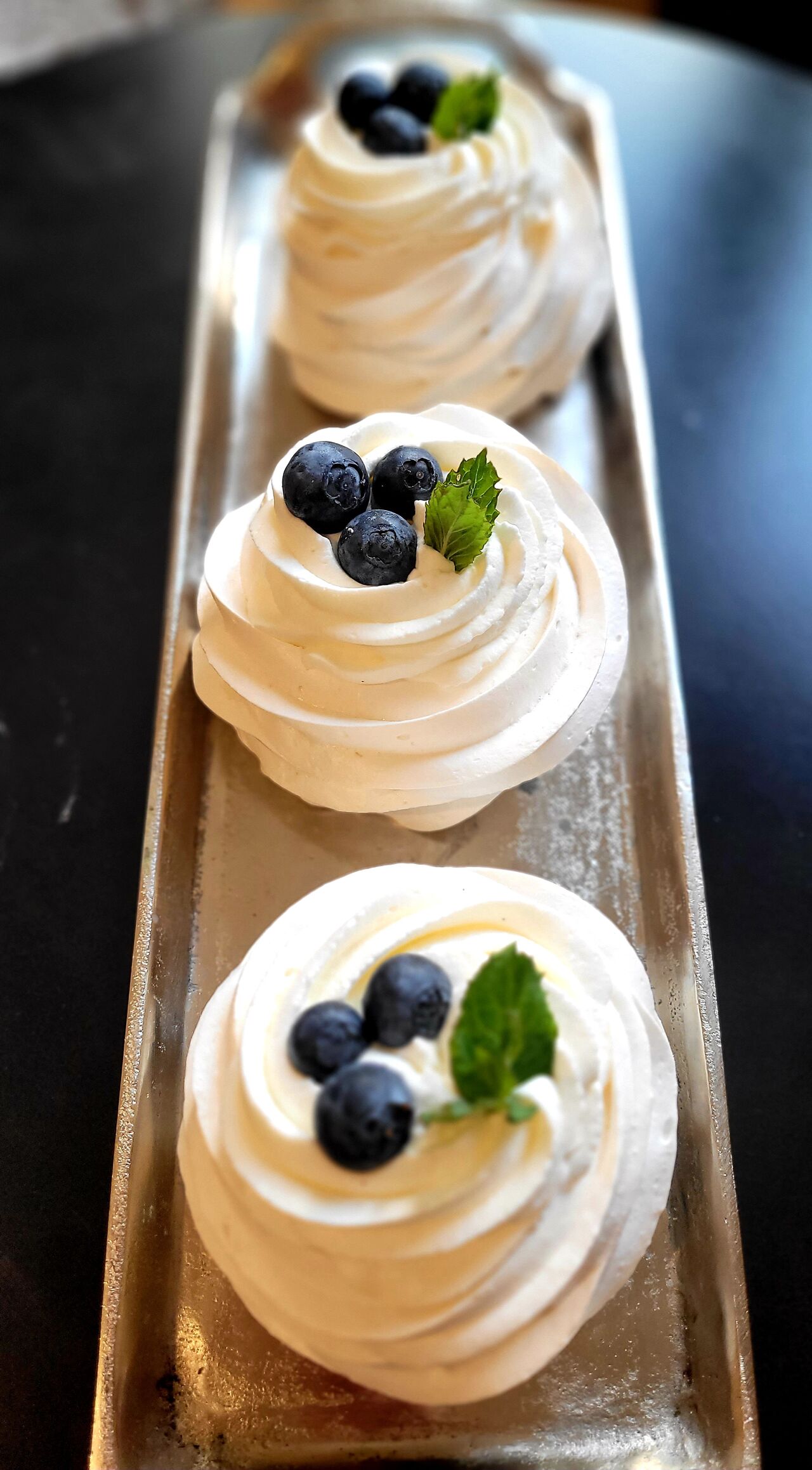 Minipavlova s vanilkovým krémem z mascarpone