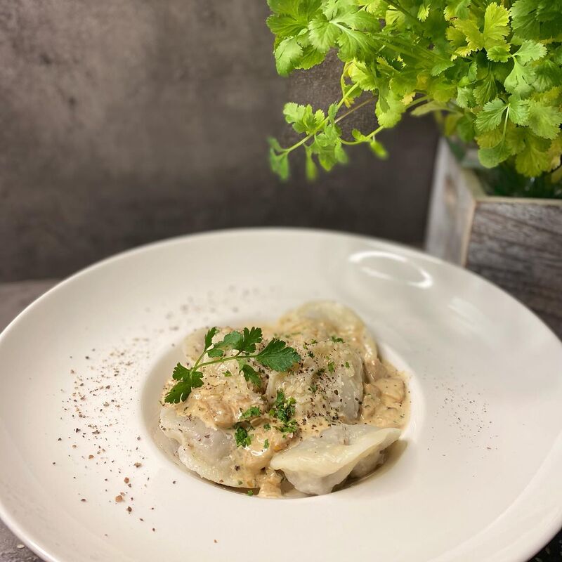 Pierożki z polędwicą wołową w sosie borowikowym 