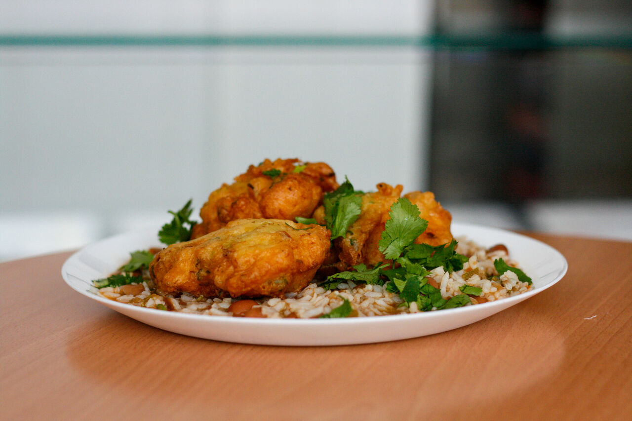 Pataniscas de Bacalhau com arroz de feijão