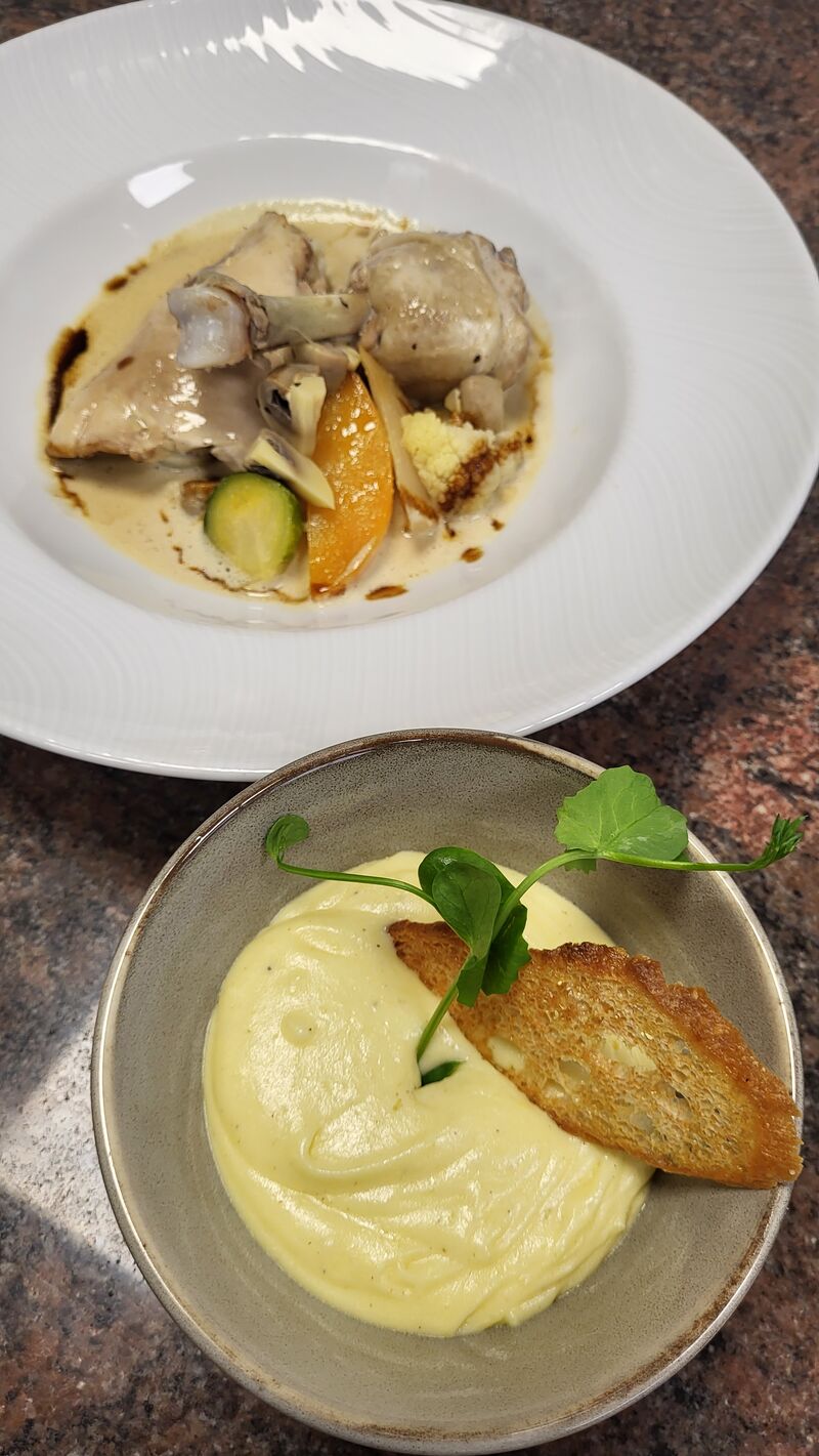 Poule pochée, champignons et sa purée de pomme de terre