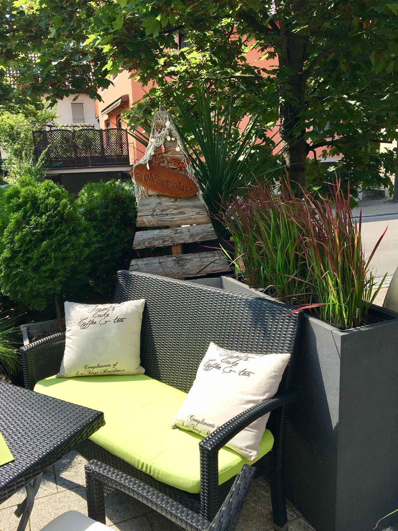 Terrasse unten -- Lieblingsplatz