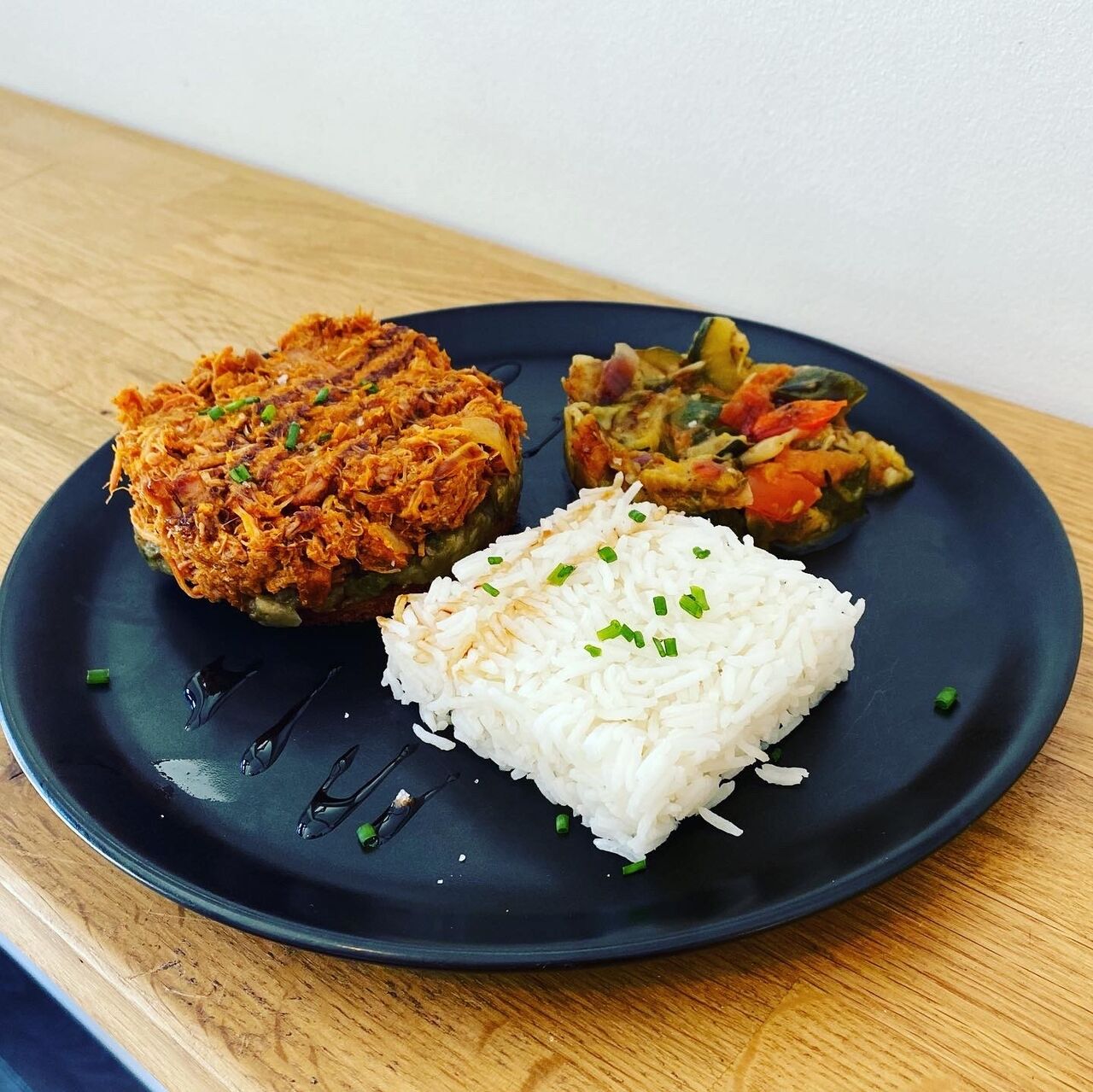 Pull pork mariné aux épices cajun , riz basmati et ces légumes provençales 