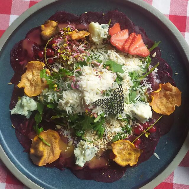 Carpaccio z buraka to fajna alternatywa dla wegetarian i prawdziwa eksplozja smaków