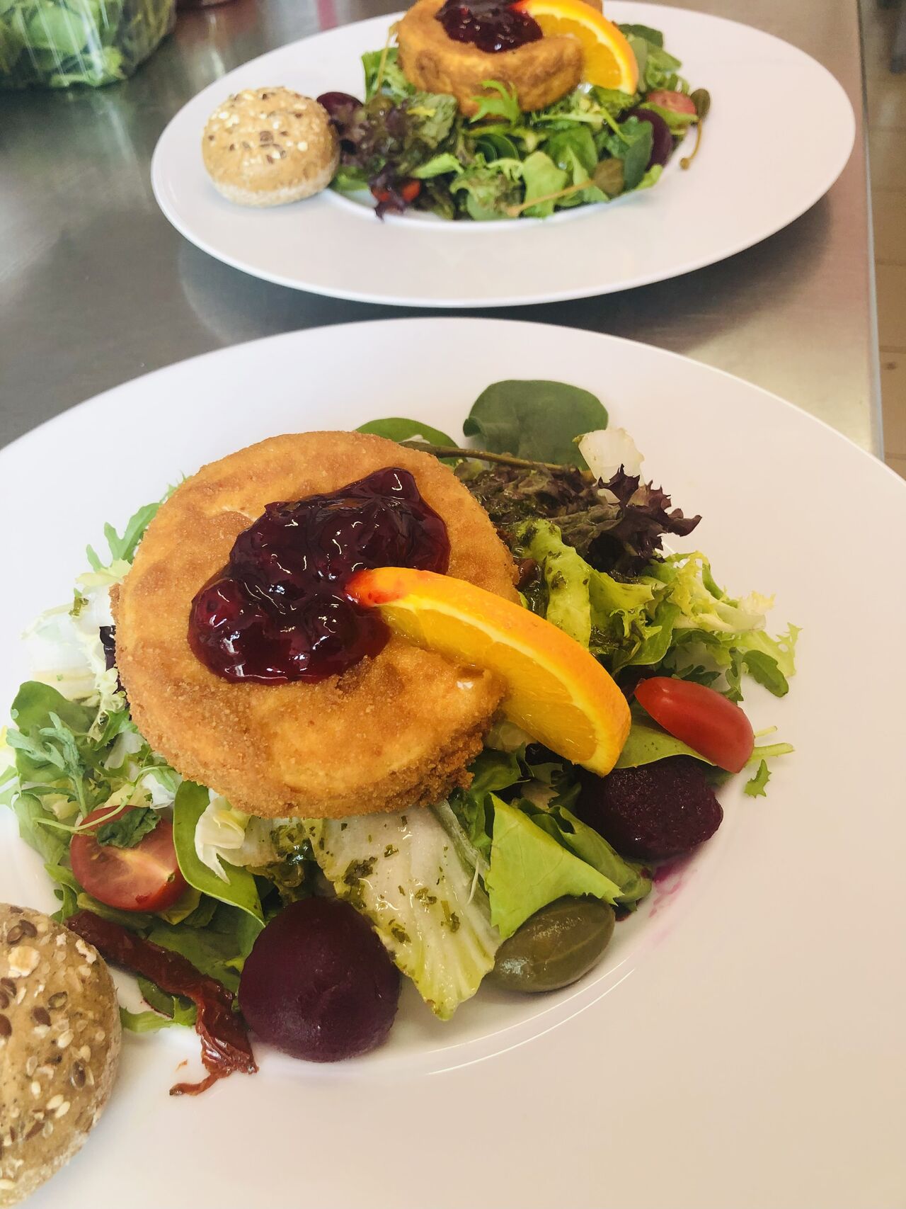 Sałatka z camembert 