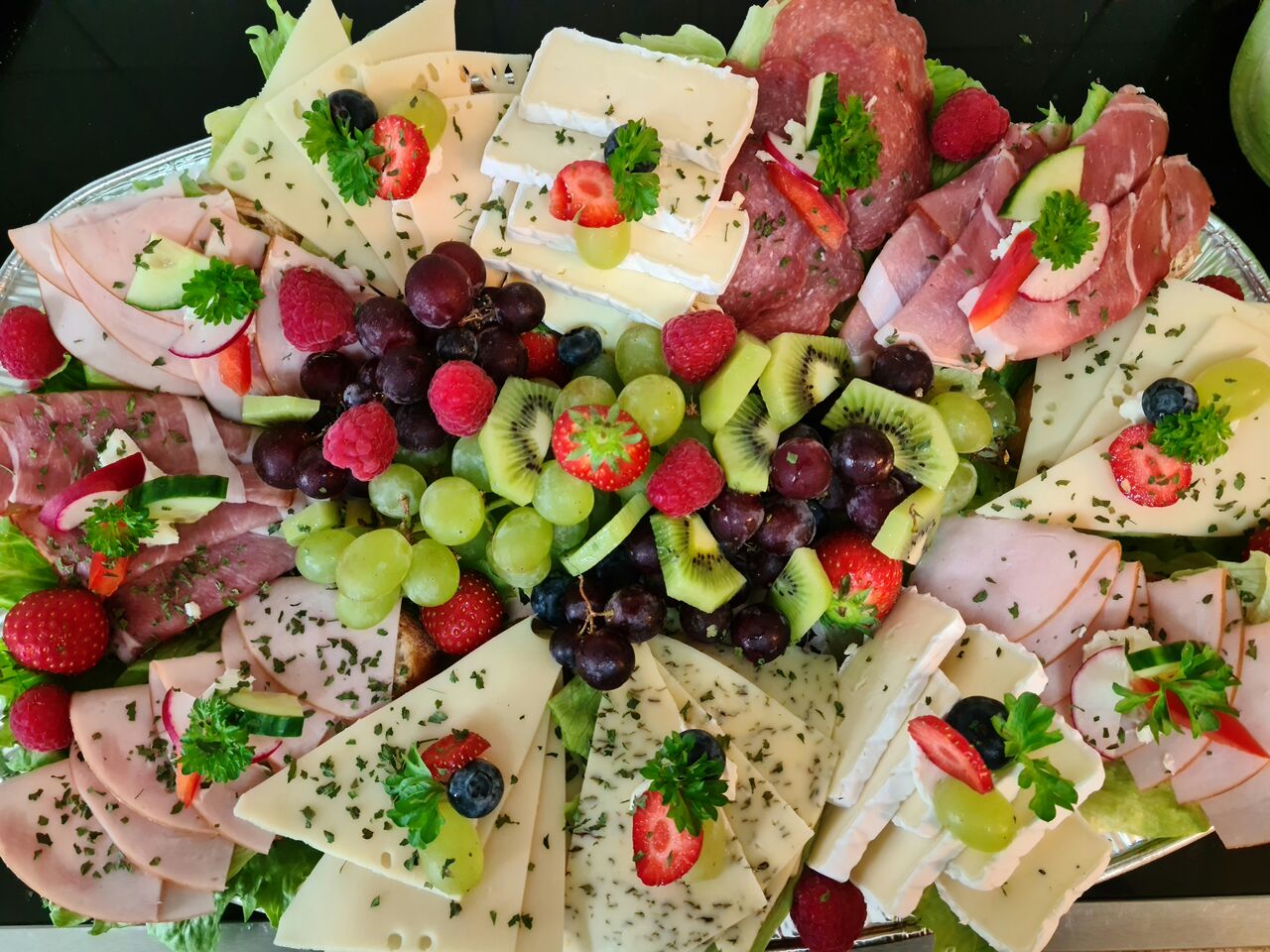 Verschiebe belegte Canapés