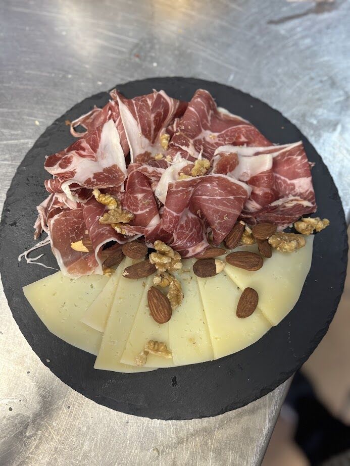 Plato de Jamón Ibérico con Queso Manchego