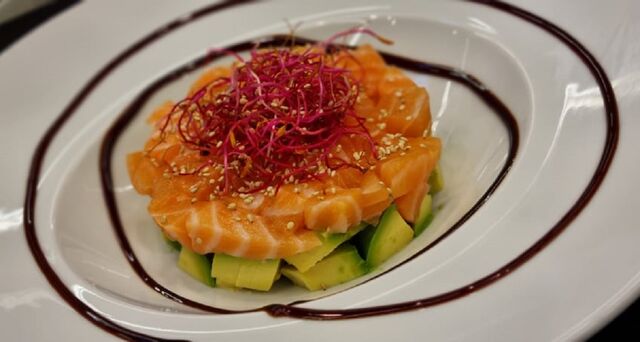Tartare
T1-Saumon, avocat, mayo japonaise, aneth, sésame