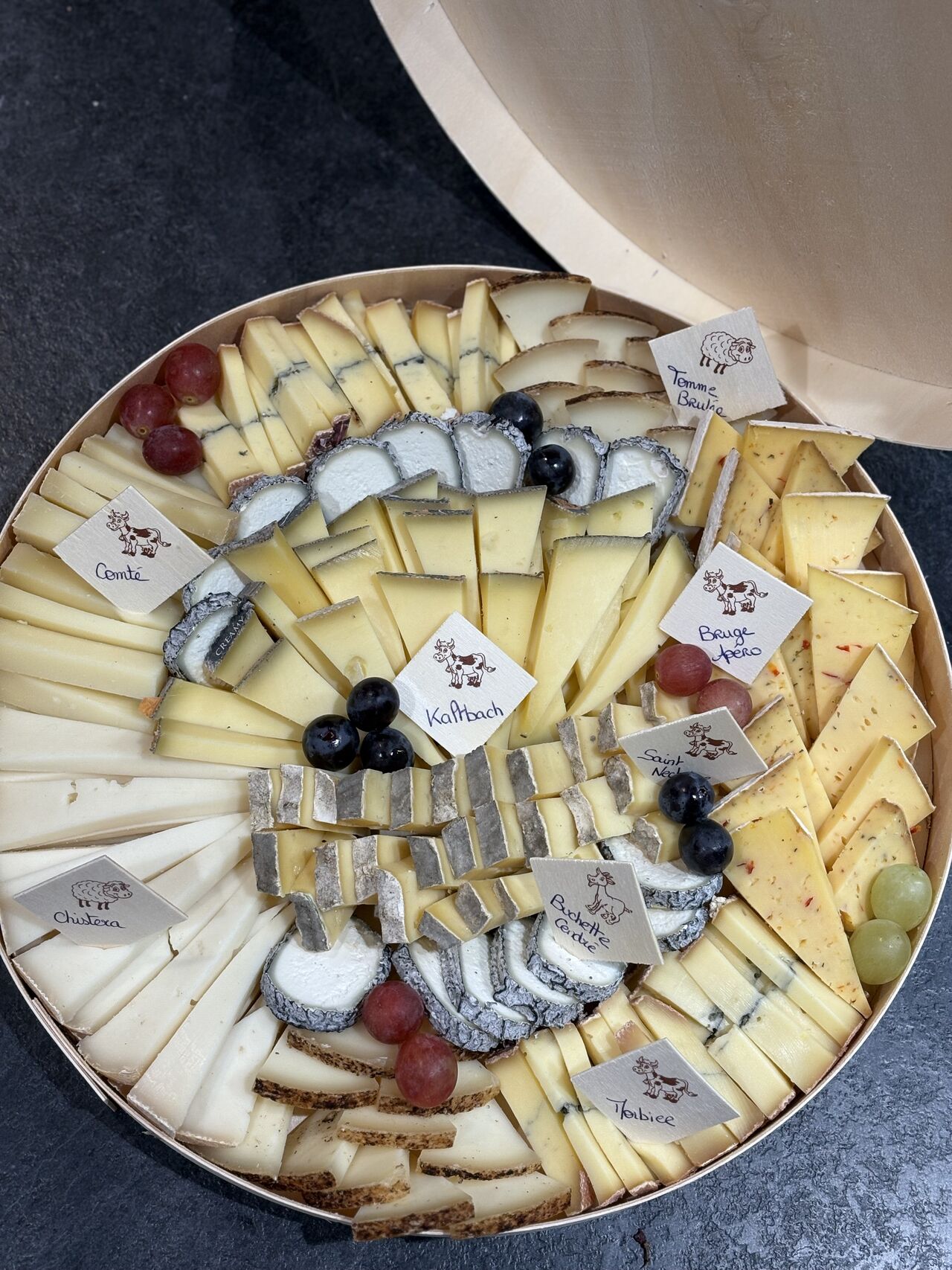Plateau prédécoupé fromages
