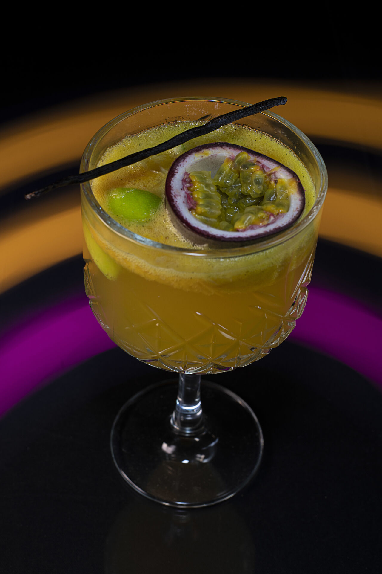 Porn star martini
Ingrédients : Vodka vanille, fruit de la passion, citron vert, crémant
Saveur : acidulé
Catégori : Premium