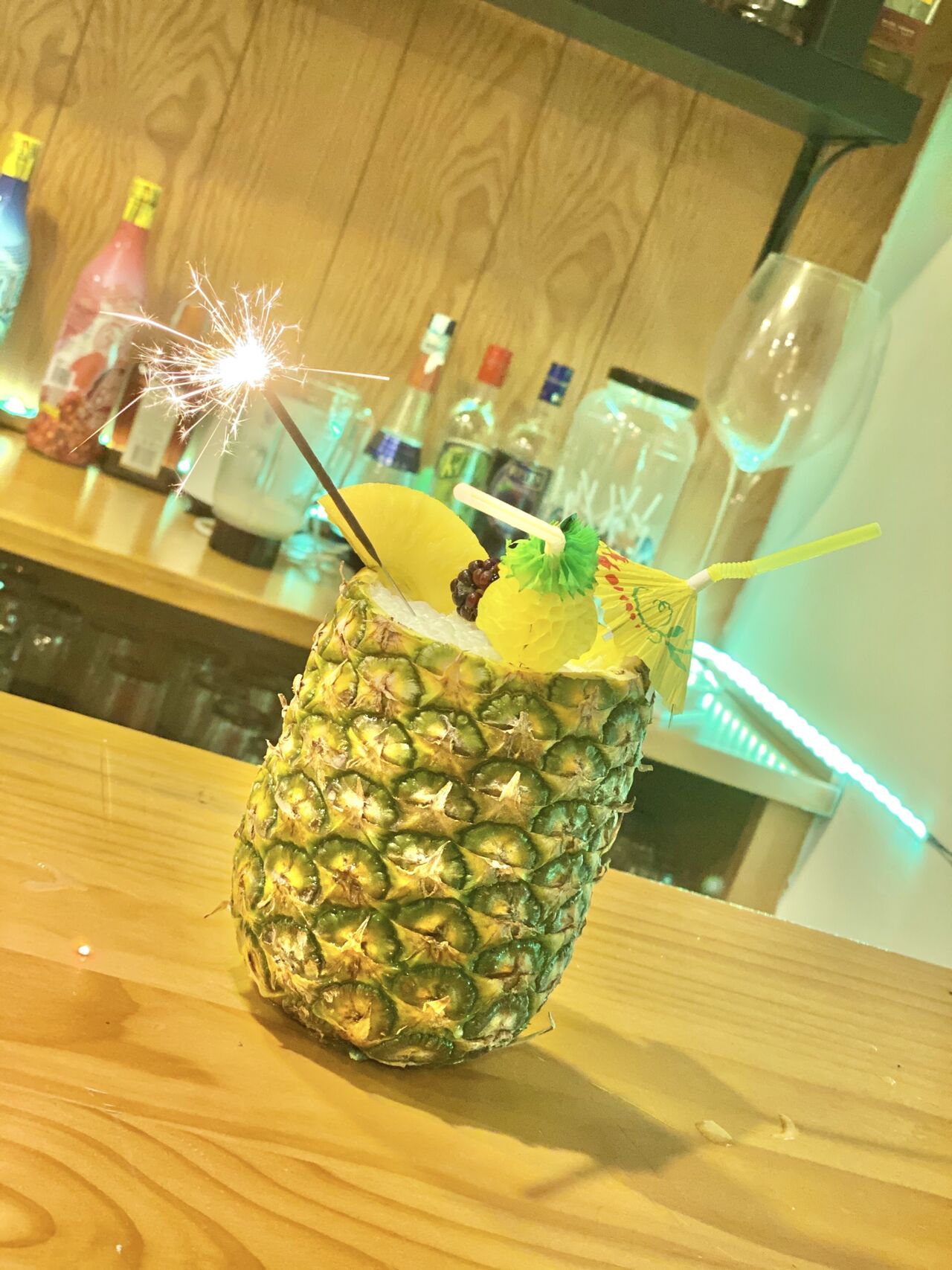 Piña colada en su propia fruta solo en sevicuba 