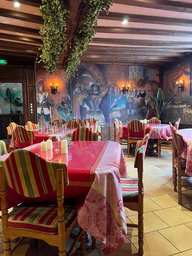 La Salle des Chevaliers – Nouveau décor, esprit d’époque