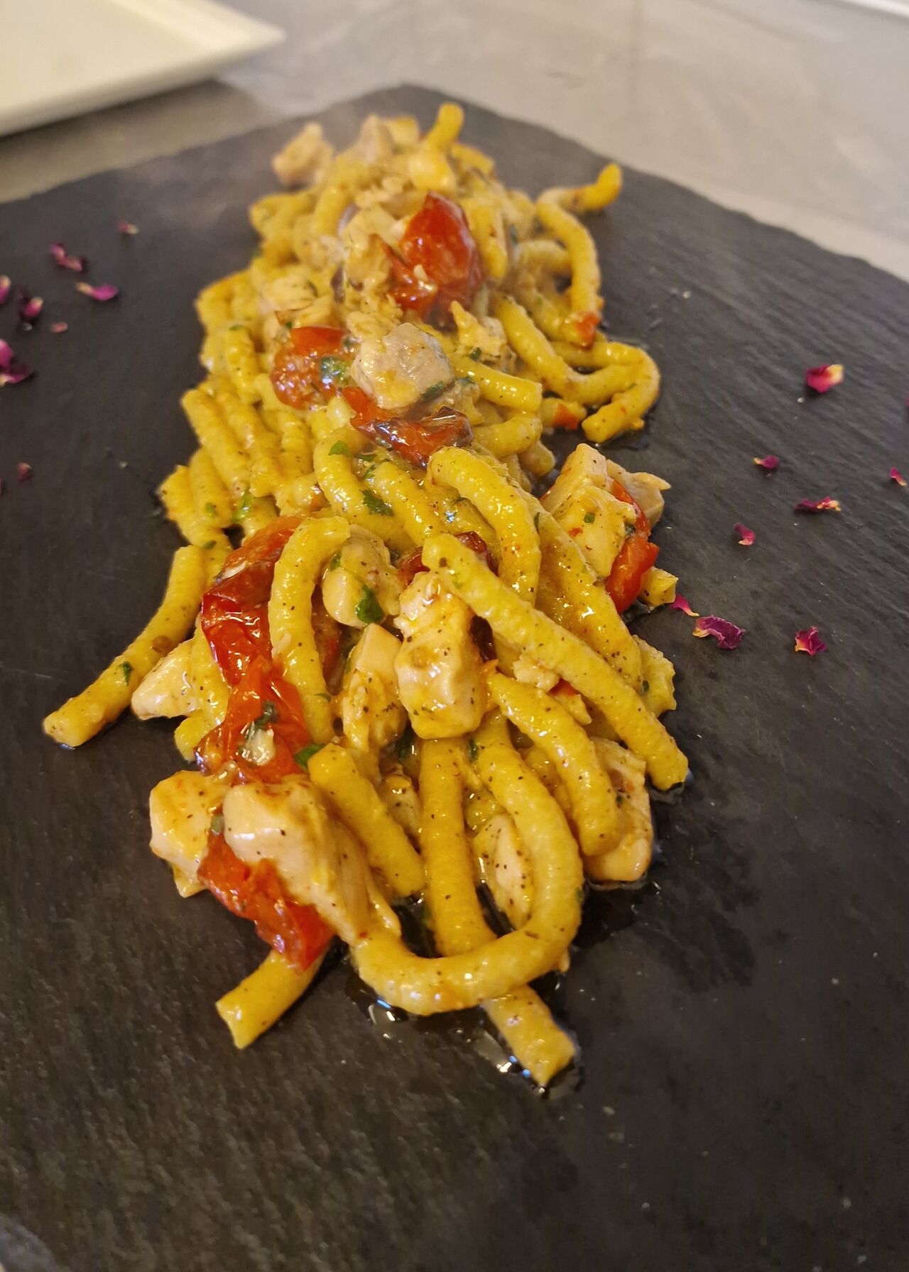 Passatelli asciutti con ricciola, pinoli e pomodorini confit.