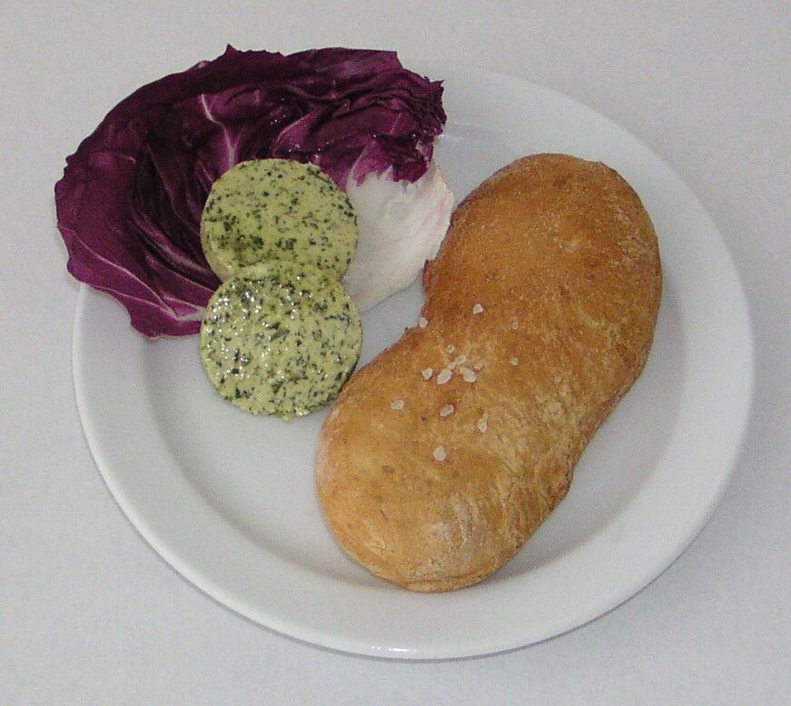 Rosmarin-Focaccia und Kräuterbutter