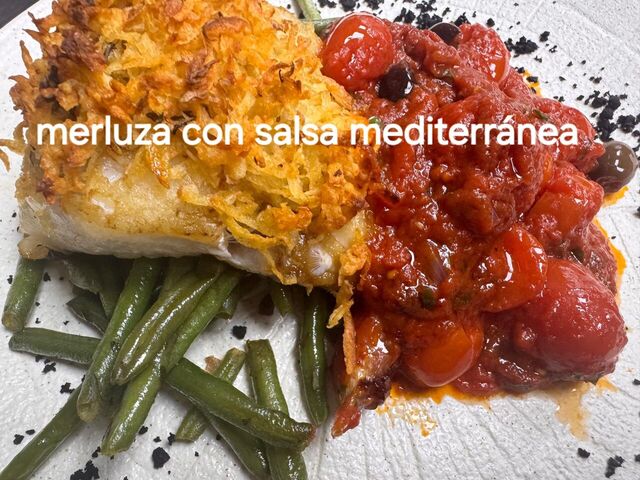 MERLUZA CON SALSA MEDITERRANEA