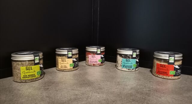 Sels bio de Guérande agrémentés de différents produits : piment d'Espelette, ail des ours, 3 algues, .. 150g=de 5.90€ à 6.50€ 