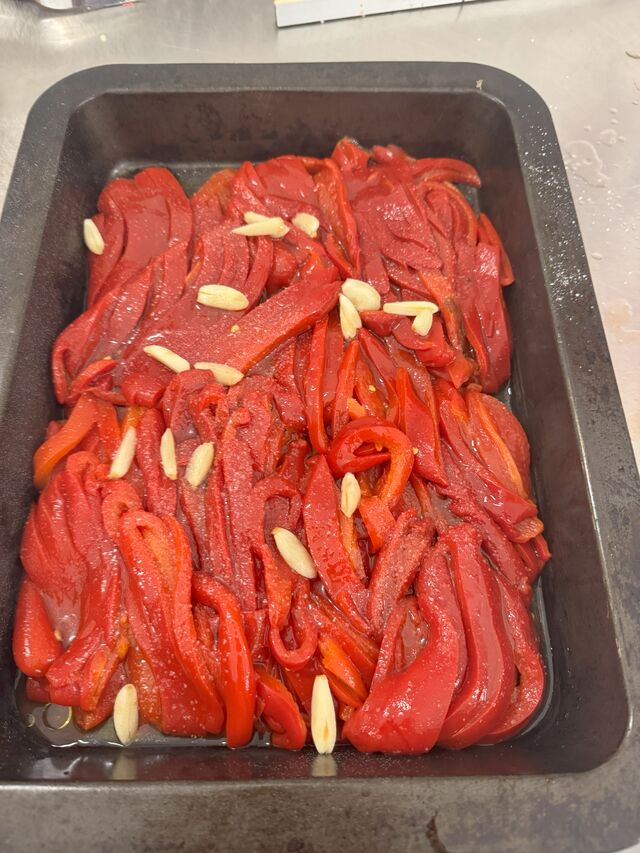 Pimientos frescos horneados en el horno