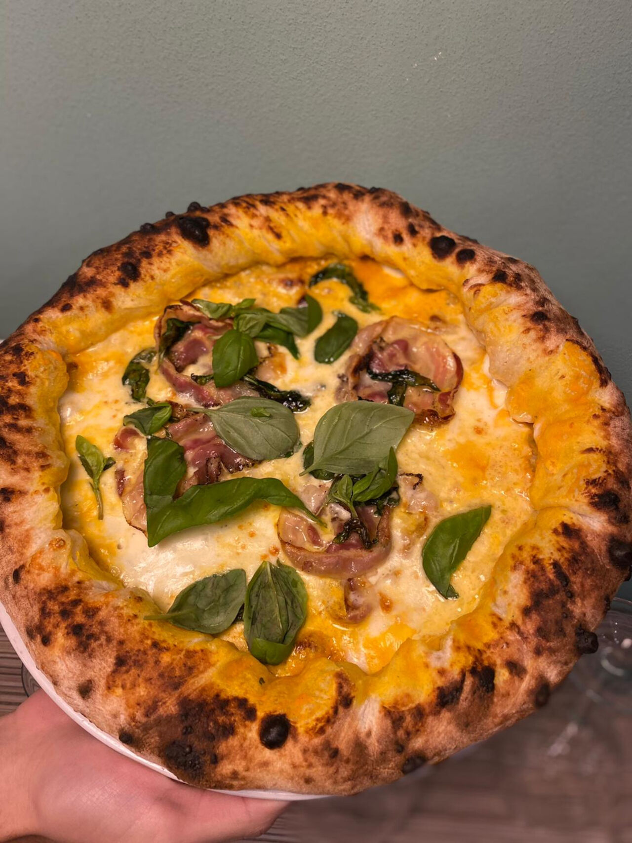 La Zucchetta
crema di zucca ,fior di latte campano,pancetta,olio piccante con bordo ripieno di ricotta .