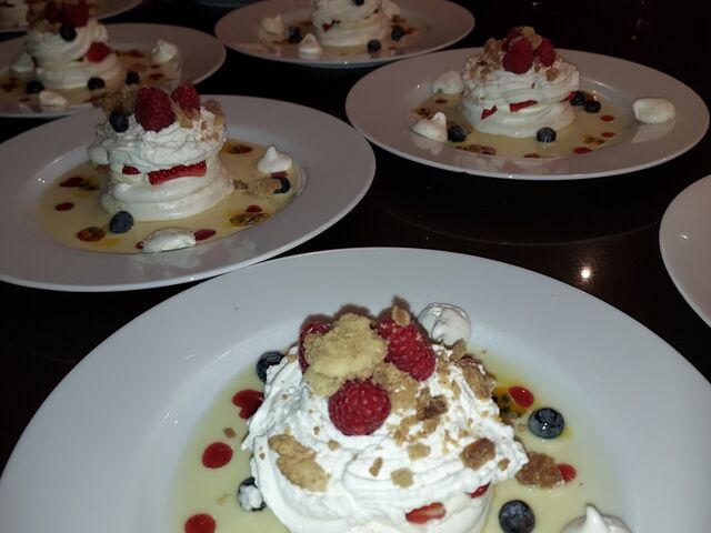pavlova aux fruits rouges et crème légère au citron