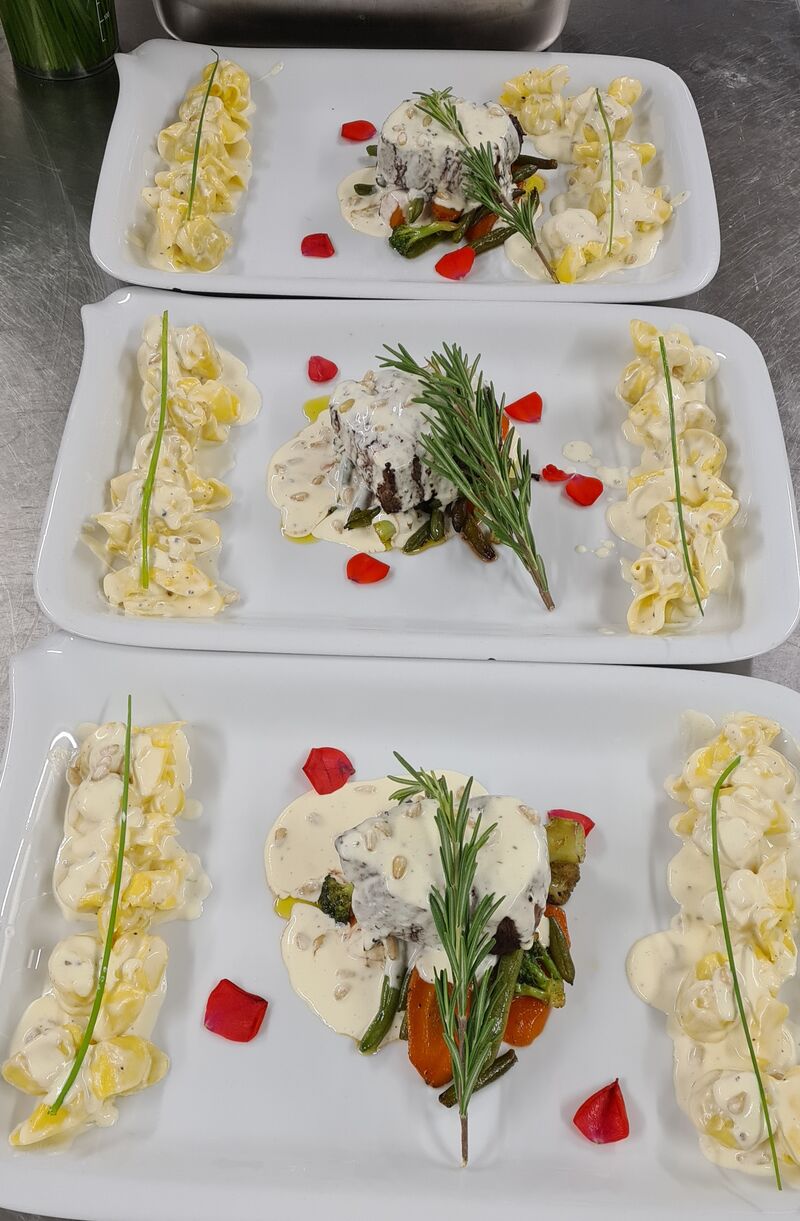 Rinderfilet serviert mit Saccotini 