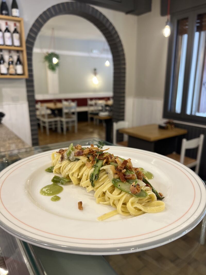 Tagliolino tartufo, asparago e guanciale croccante