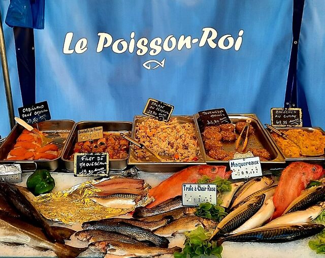 Nos étals sont garnis. Nous vous proposons chaque semaine un arrivage de qualité et des préparations faites 