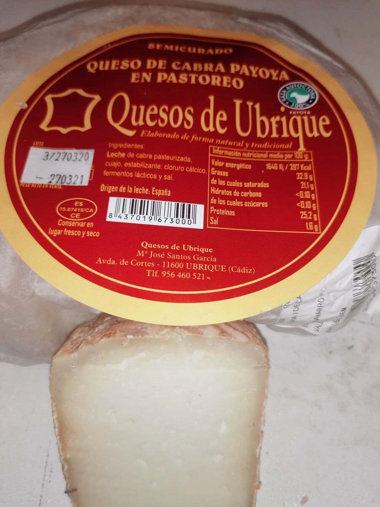 Queso de Ubrique de Cabra semicurado.