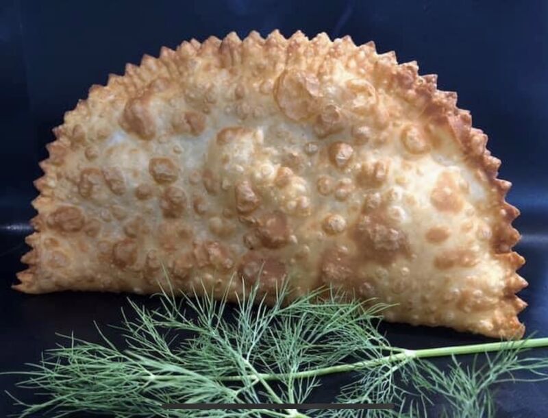 Cheburek - Teigtasche gefüllt mit gem.Hack, frittiert 