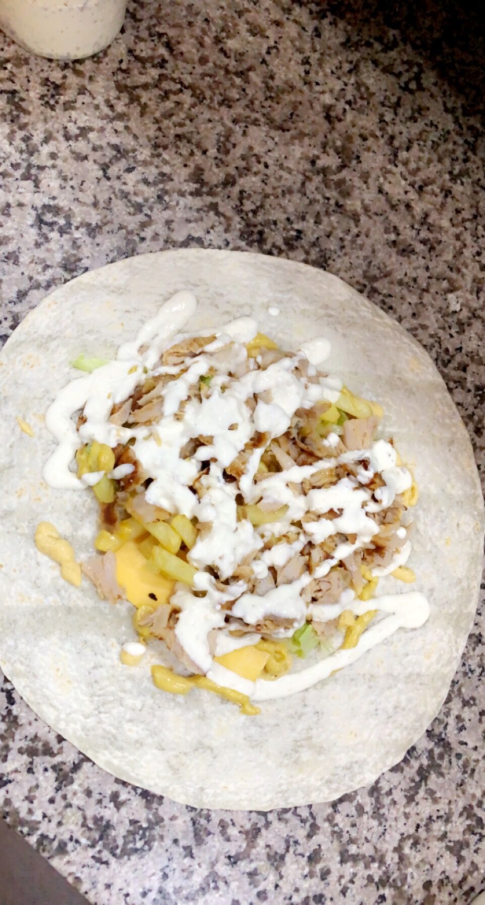 Préparation tacos kebab sauce fromagère 