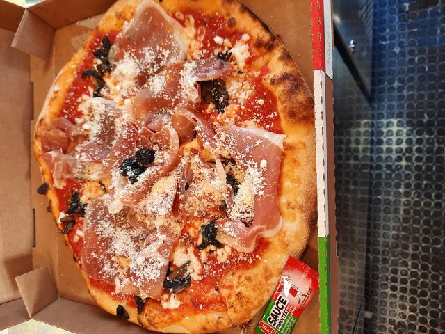 cirino base tomate san marzano champignon frais cuisiné avec persillade, jambon cru , grana padano
