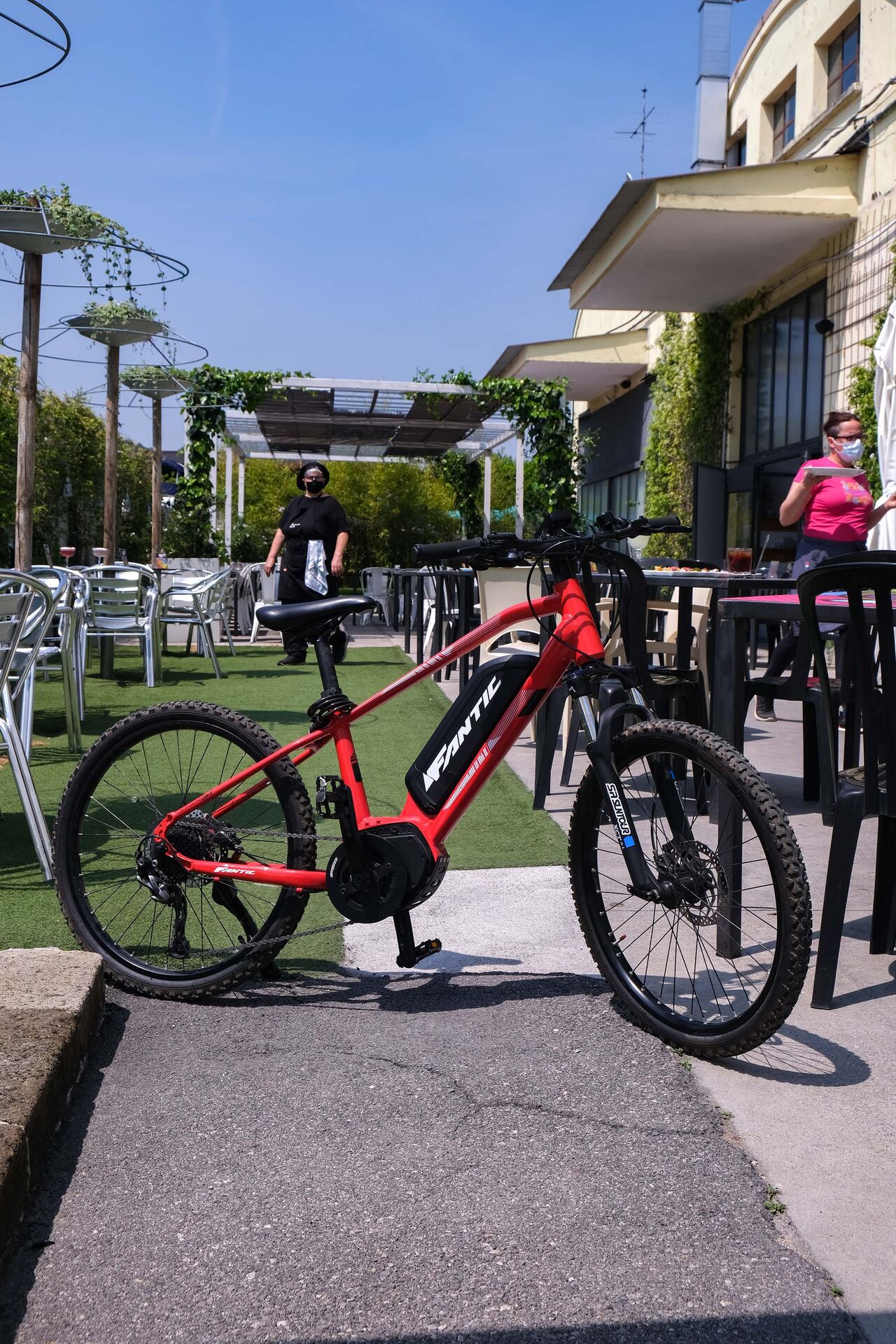 Vuoi fare un giro al LAGO DI GARDA? vieni a noleggiare una bici elettrica :)