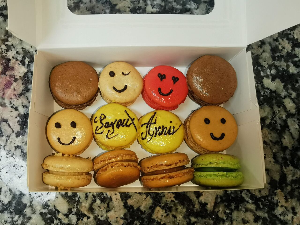 Macarons x12 personnalisés 15,00€