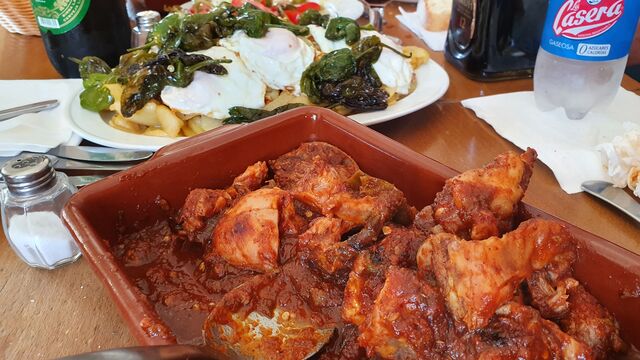 CONEJO CON TOMATE FRITO