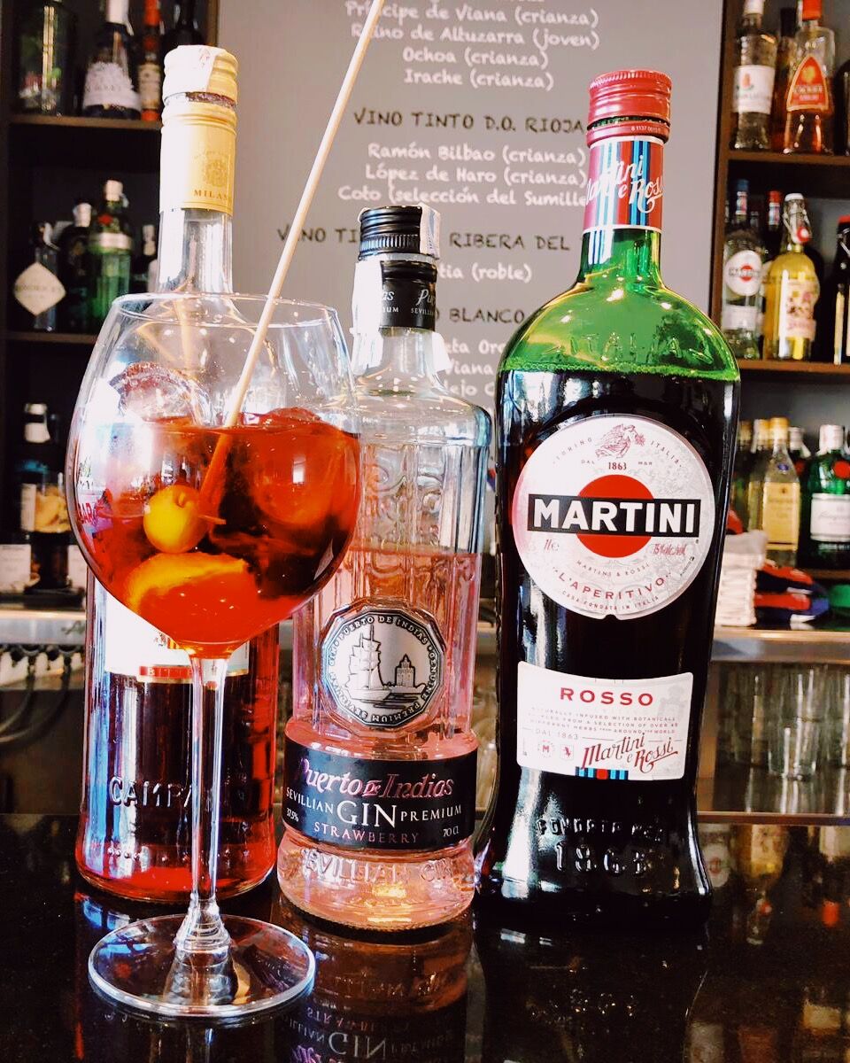 COCTAIL DE MARTINI ROJO + GINEBRA + CAMPARI=NEGRONI 