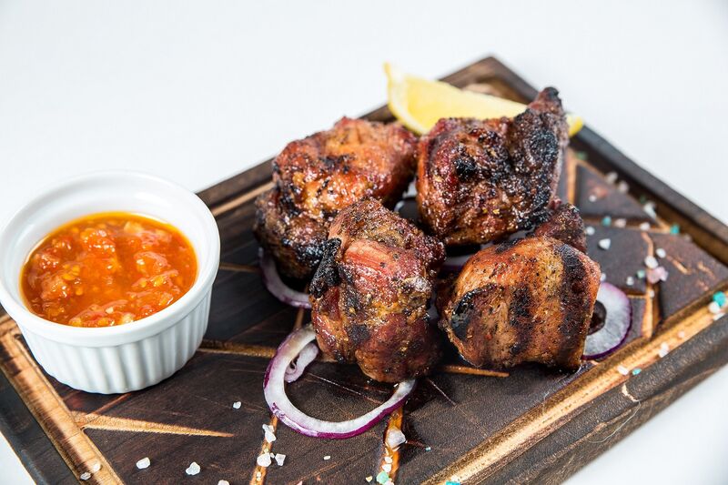 Шашлик свиний з аджикою.