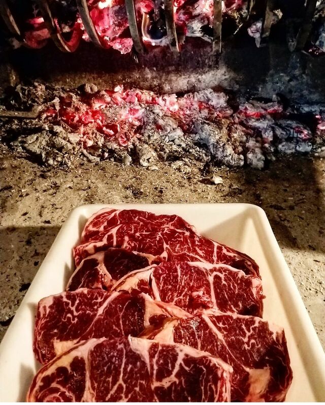 Entrecôte Simmental maturée grillée au feu de bois