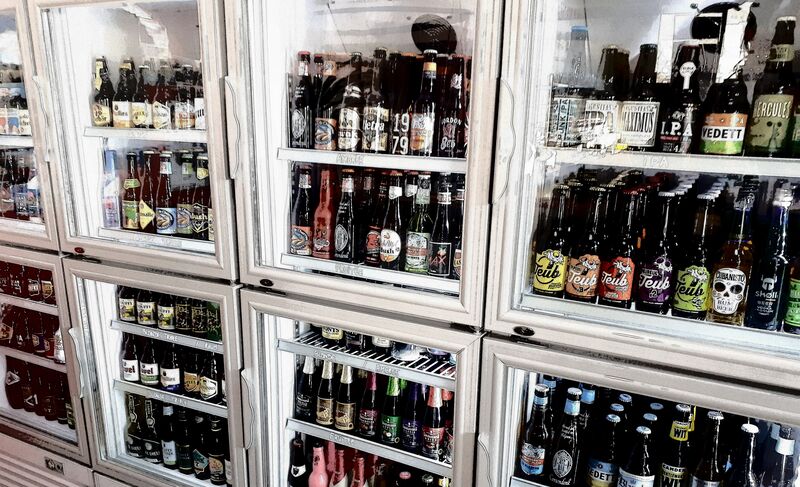 Les frigos du Bar, pour des bières à consommer sur place ou à emporter fraîches !