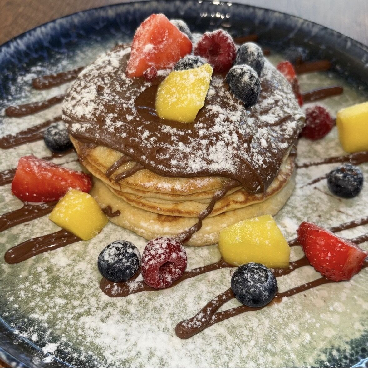 Pancakes with chocolate y fruits