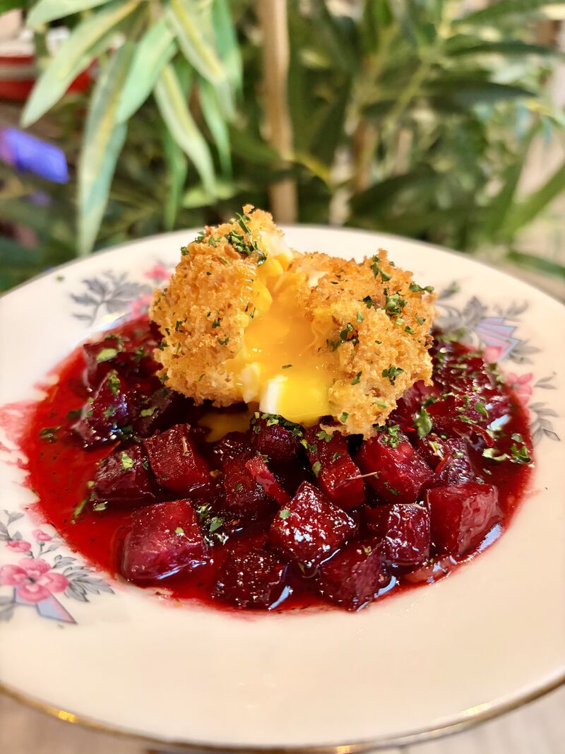 Betteraves caramélisées au citron et œuf mollet 