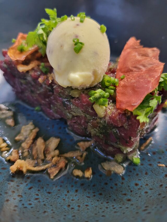Tartare de boeuf à l'italienne et glace moutarde