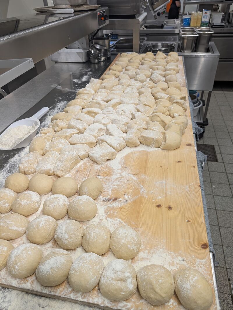 Wärend dem Schleifen der Teigrolinge