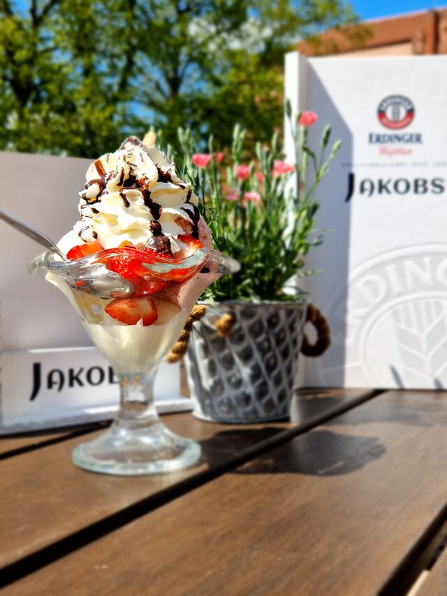 Erdbeer Eisbecher