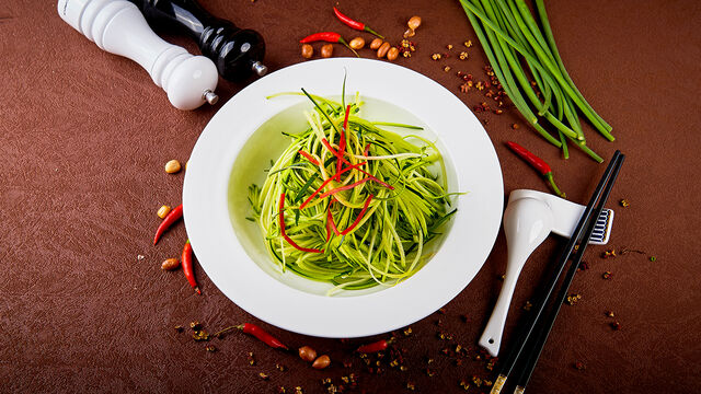 Cukinia z sosem pikantnym / Courgette with spicy sauce