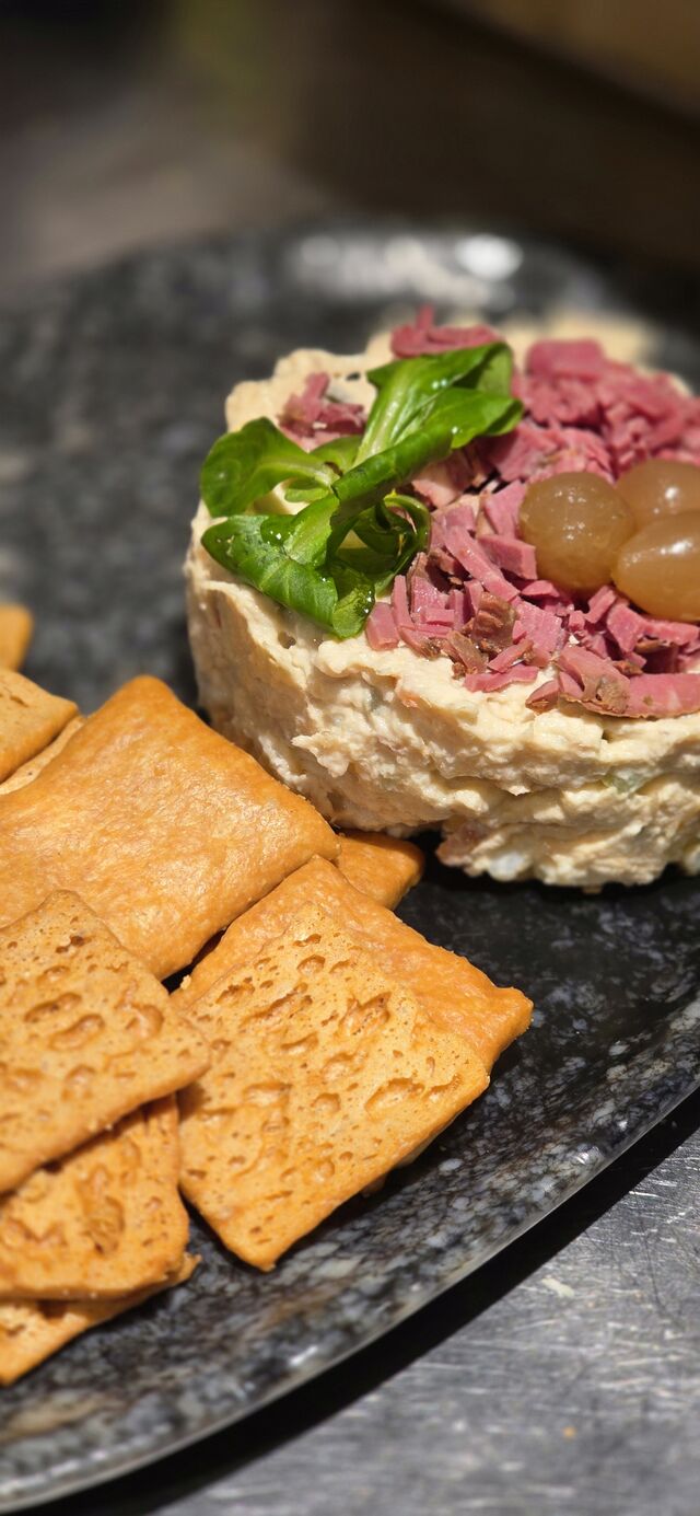 Ensaladilla de pastrami